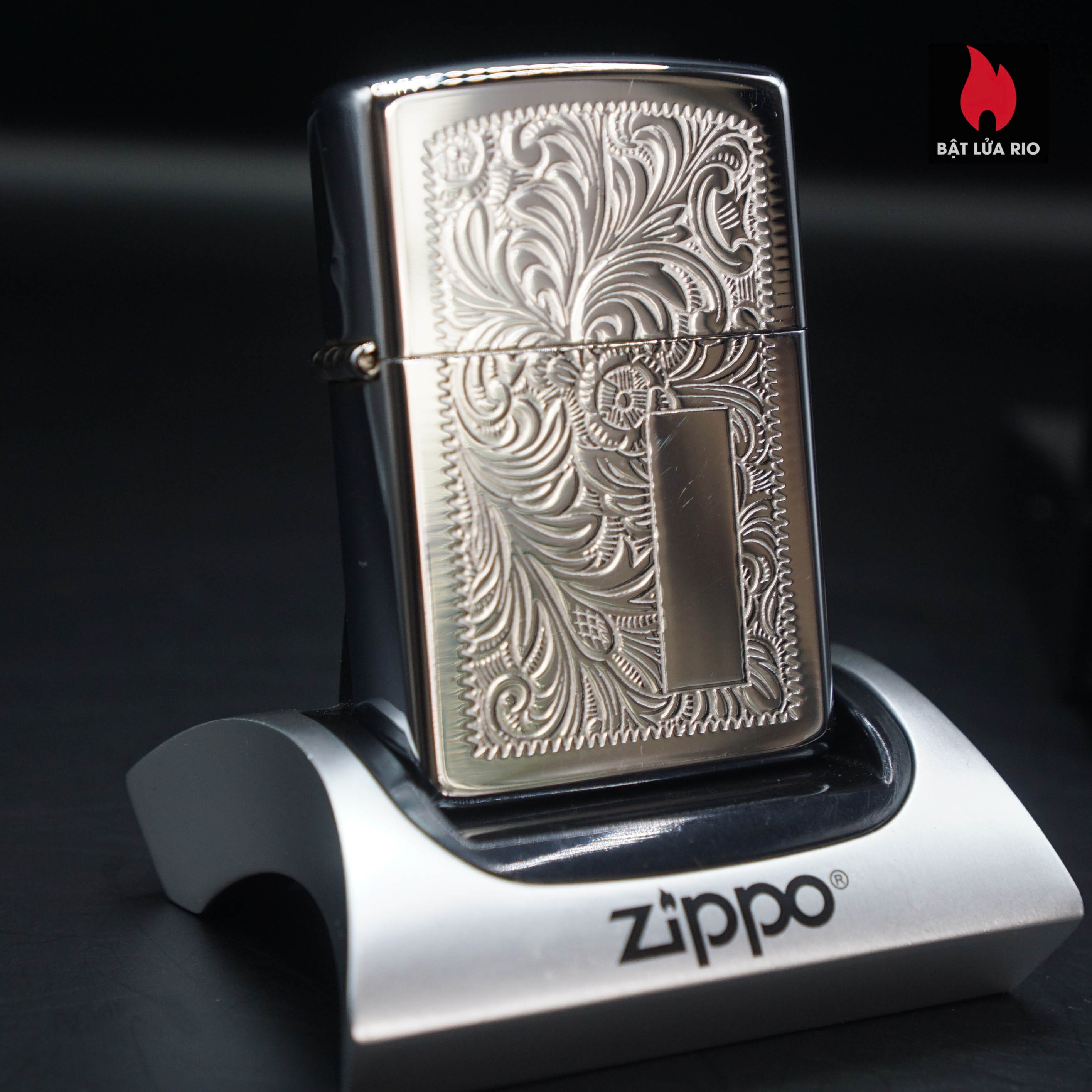 Home 43 Zippo La Mã 1992 – No.352 – Venetian – Hoa Văn Ý