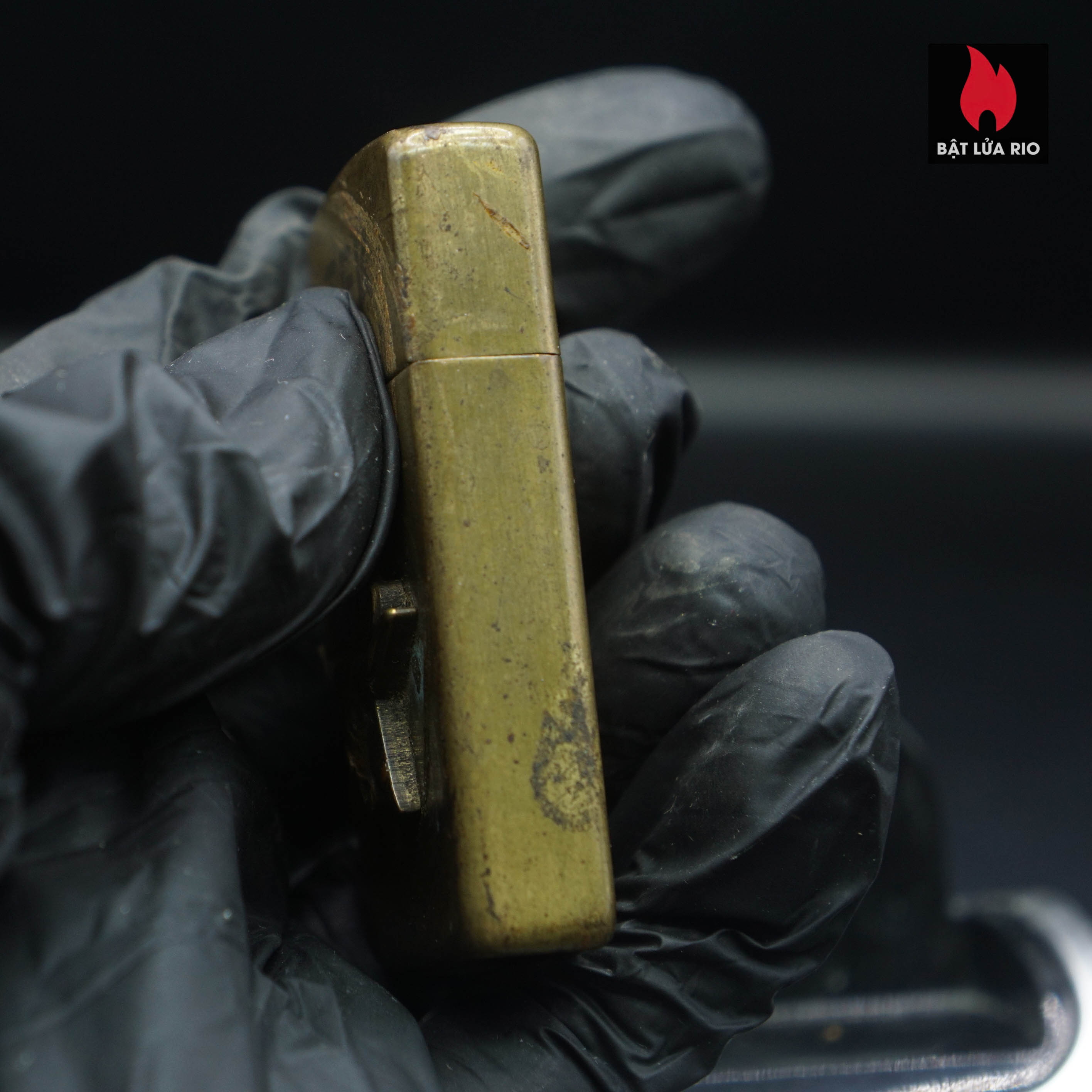 Zippo Slim La Mã 1991 – Đồng Nguyên Khối – Marlboro Longhorns – ATD – Cũ 56 Zippo Slim La Mã 1991 – Đồng Nguyên Khối – Marlboro Longhorns – ATD – Cũ 12