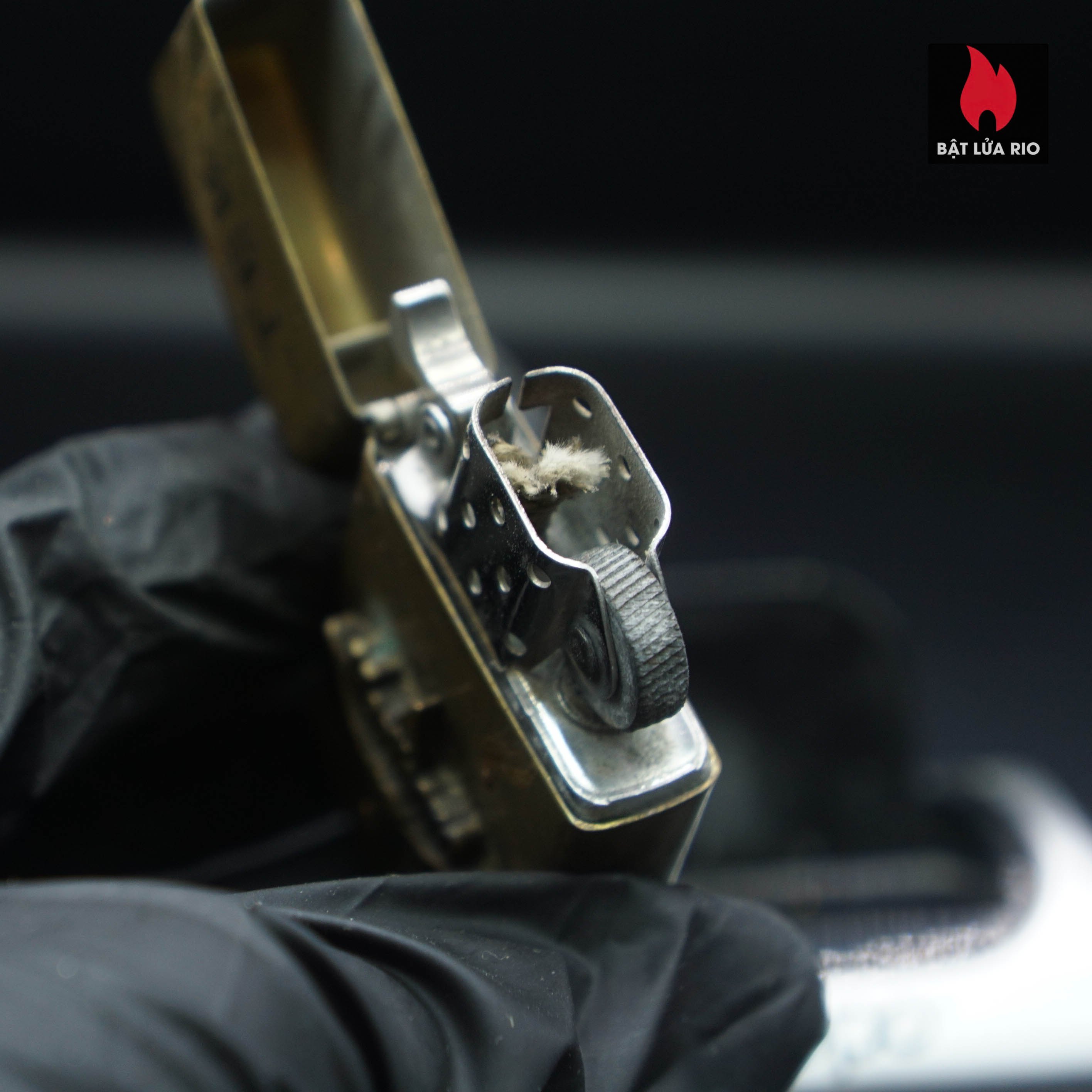 Zippo Slim La Mã 1991 – Đồng Nguyên Khối – Marlboro Longhorns – ATD – Cũ 59 Zippo Slim La Mã 1991 – Đồng Nguyên Khối – Marlboro Longhorns – ATD – Cũ 16