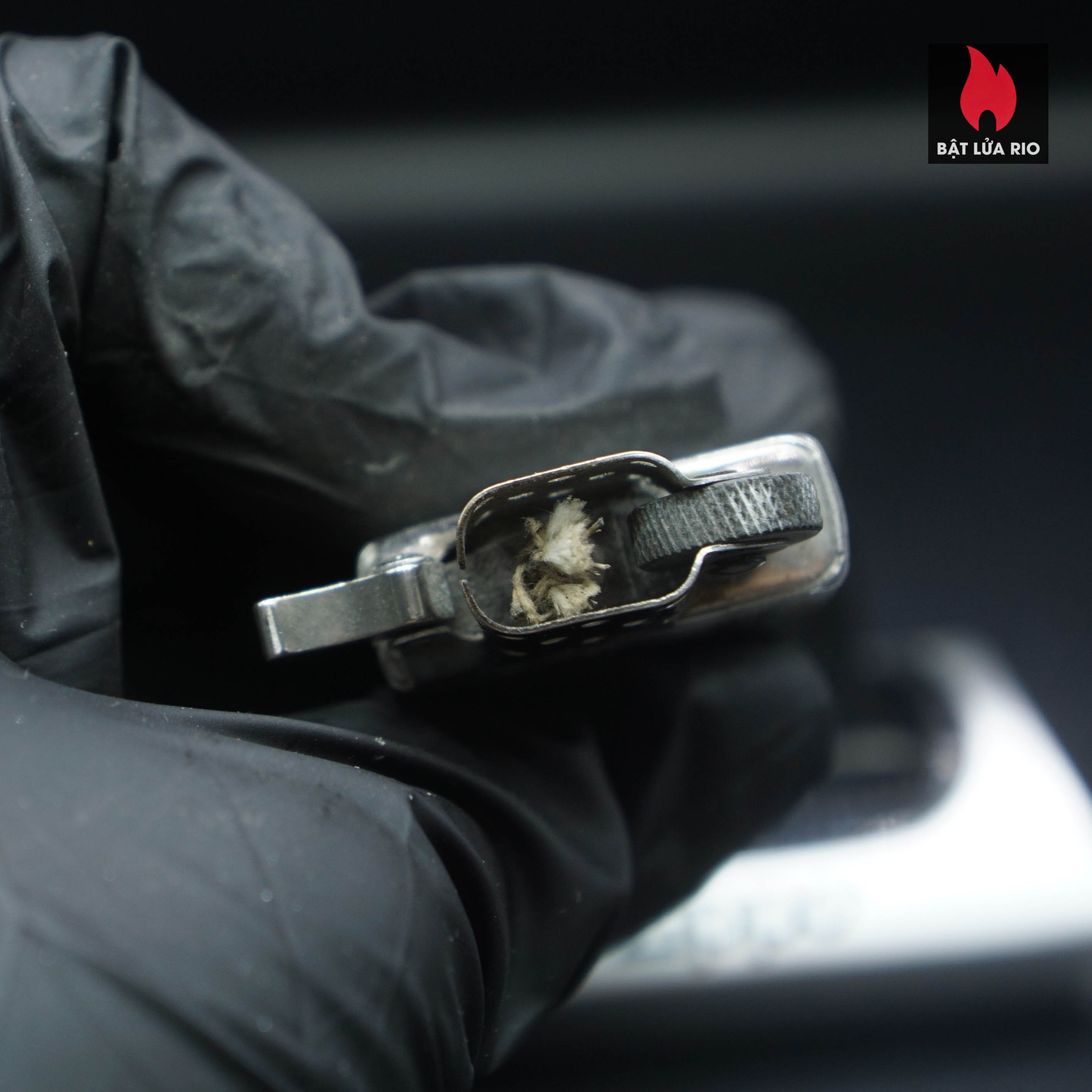 Zippo Slim La Mã 1991 – Đồng Nguyên Khối – Marlboro Longhorns – ATD – Cũ 62 Zippo Slim La Mã 1991 – Đồng Nguyên Khối – Marlboro Longhorns – ATD – Cũ 18