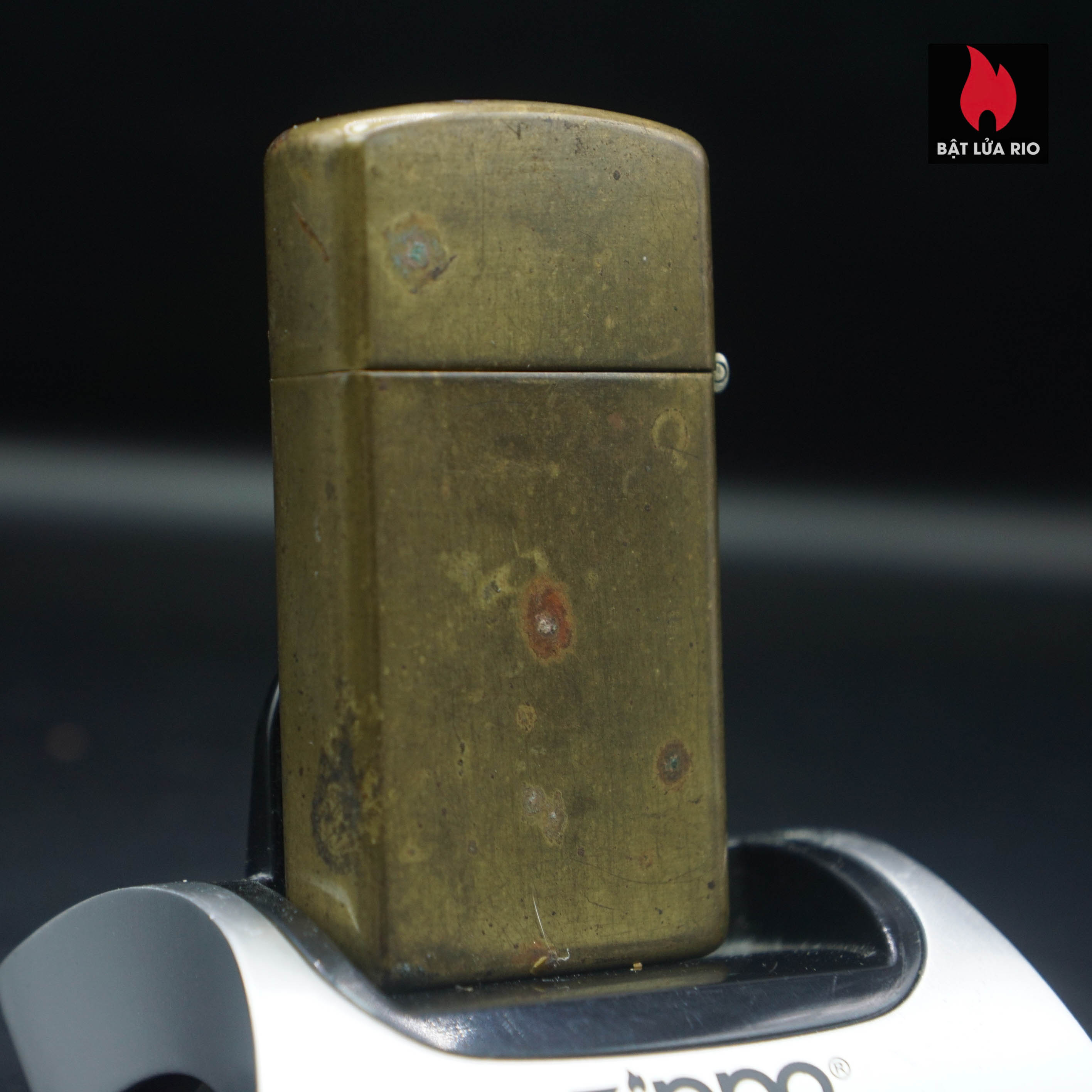 Zippo Slim La Mã 1991 – Đồng Nguyên Khối – Marlboro Longhorns – ATD – Cũ 49 Zippo Slim La Mã 1991 – Đồng Nguyên Khối – Marlboro Longhorns – ATD – Cũ 4