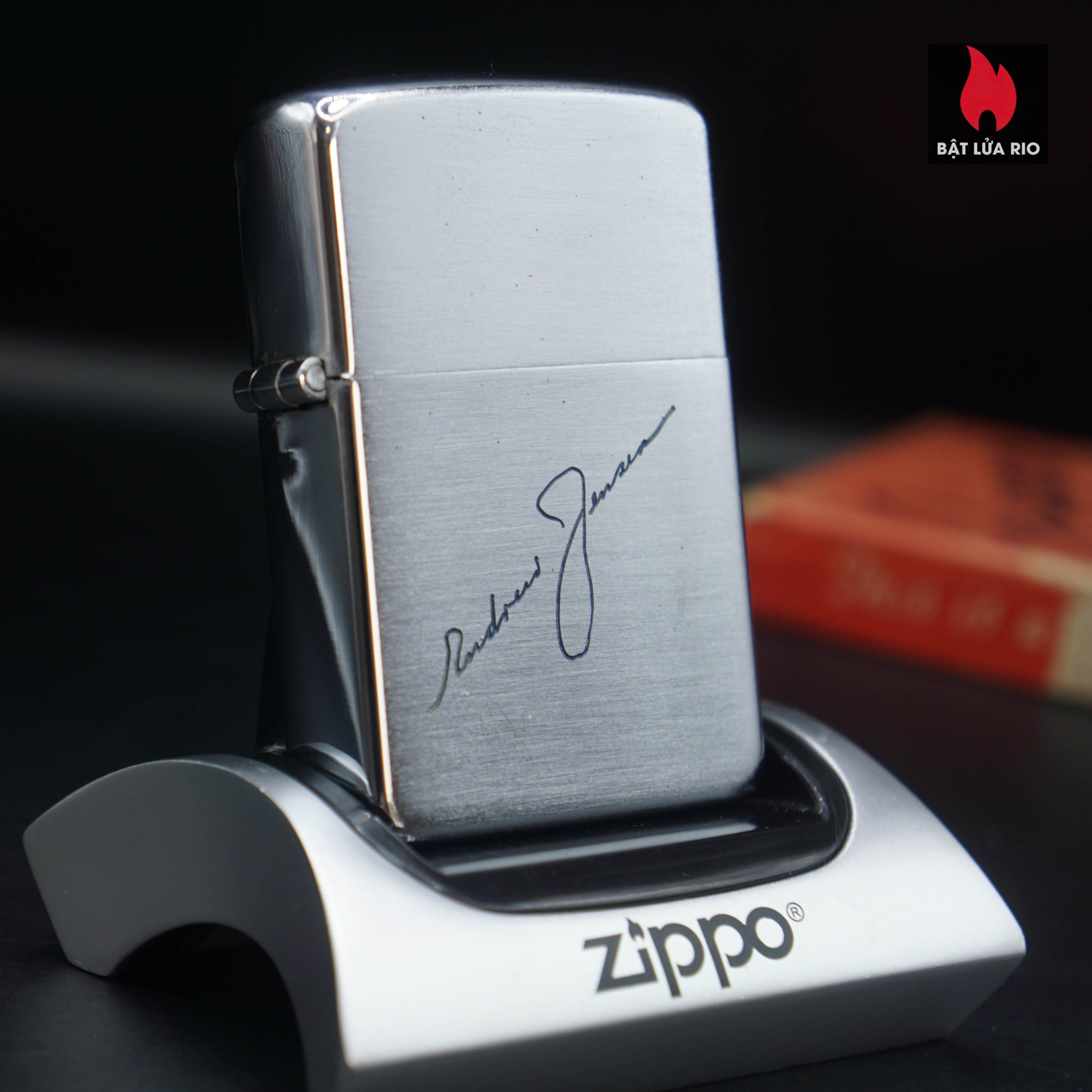Home 37 Zippo Xưa 1947 – 1949 – Vỏ Đồng – Ruột Nikel – 3 Chấu Mập Ụ – Chủ Đề Chữ Ký