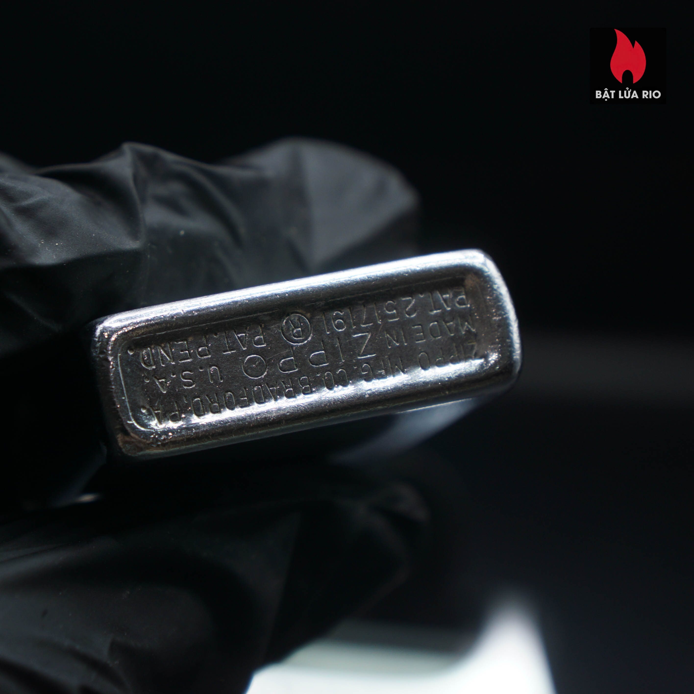 Zippo Xưa 1951-1952 – Vỏ Thép Ruột Thép – Trơn Đơn Giản – Cũ 73 Zippo Xưa 1951-1952 – Vỏ Thép Ruột Thép – Trơn Đơn Giản – Cũ 19