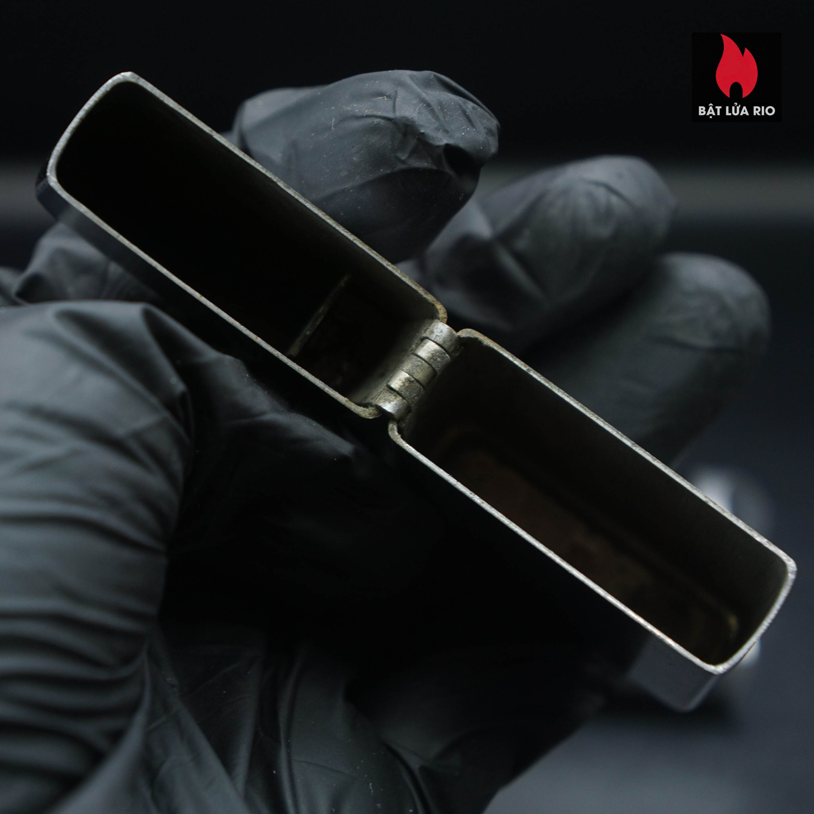 Zippo Xưa 1951-1952 – Vỏ Thép Ruột Thép – Trơn Đơn Giản – Cũ 76 Zippo Xưa 1951-1952 – Vỏ Thép Ruột Thép – Trơn Đơn Giản – Cũ 22