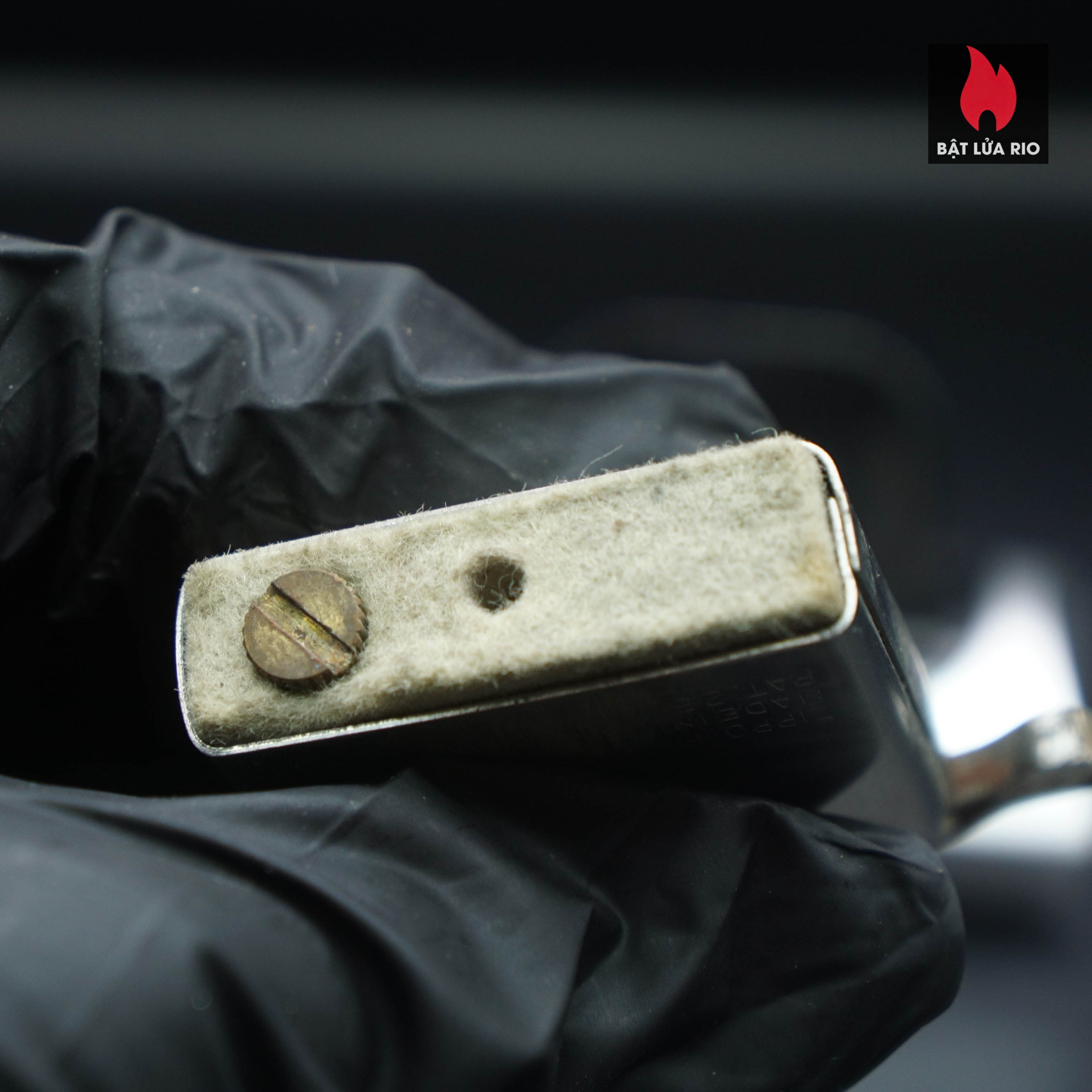 Zippo Xưa 1951-1952 – Vỏ Thép Ruột Thép – Trơn Đơn Giản – Cũ 80 Zippo Xưa 1951-1952 – Vỏ Thép Ruột Thép – Trơn Đơn Giản – Cũ 24