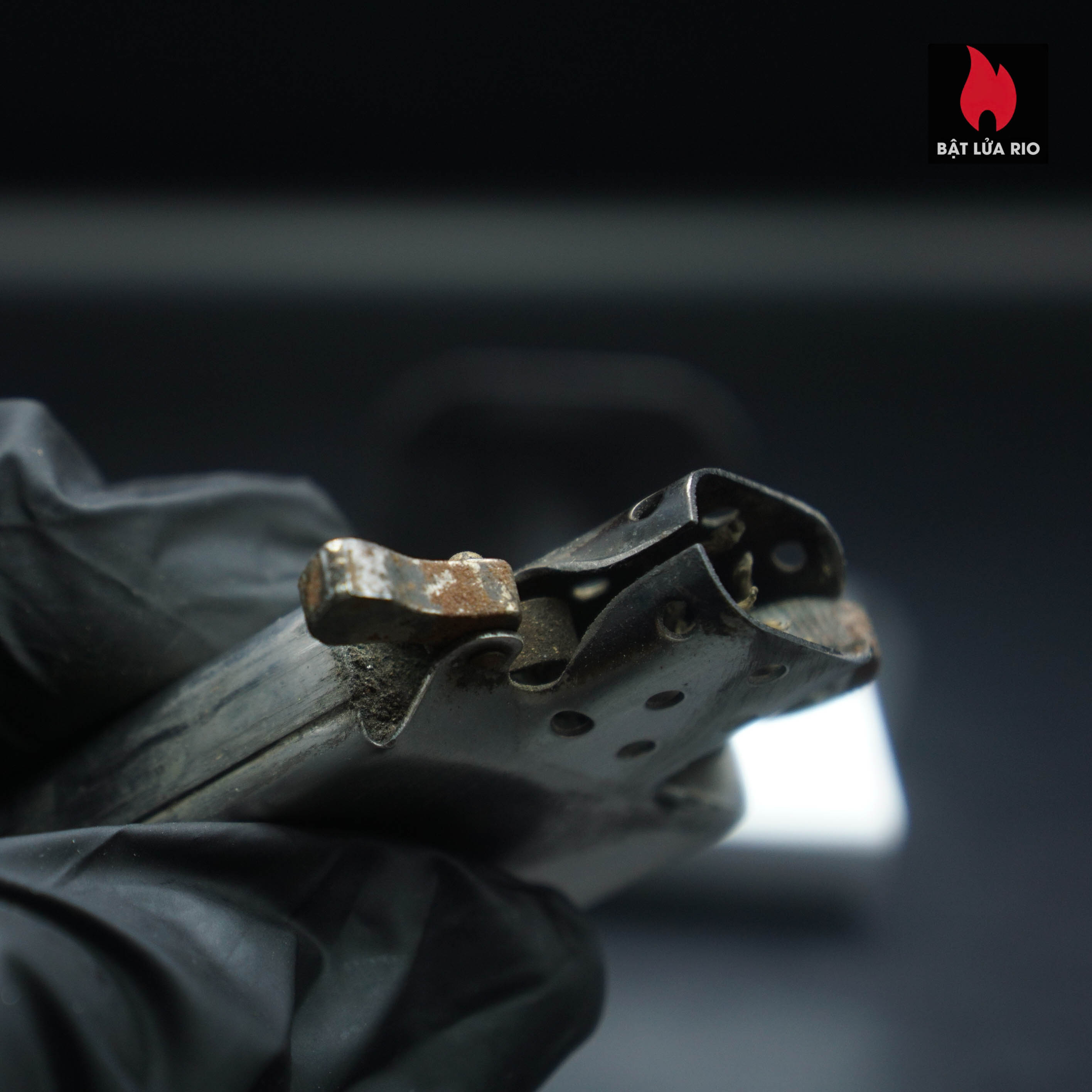 Zippo Xưa 1951-1952 – Vỏ Thép Ruột Thép – Trơn Đơn Giản – Cũ 79 Zippo Xưa 1951-1952 – Vỏ Thép Ruột Thép – Trơn Đơn Giản – Cũ 25