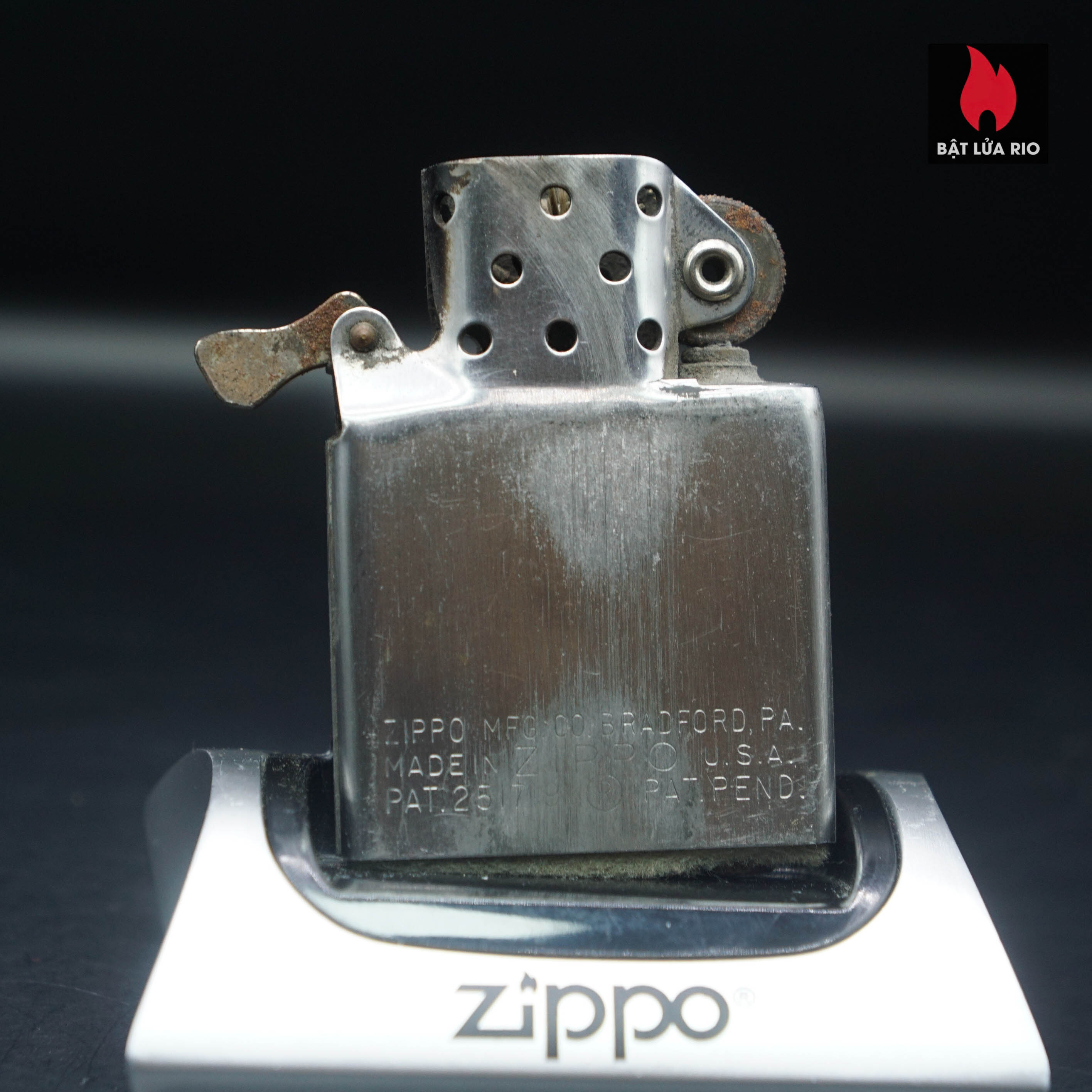 Zippo Xưa 1951-1952 – Vỏ Thép Ruột Thép – Trơn Đơn Giản – Cũ 81 Zippo Xưa 1951-1952 – Vỏ Thép Ruột Thép – Trơn Đơn Giản – Cũ 26