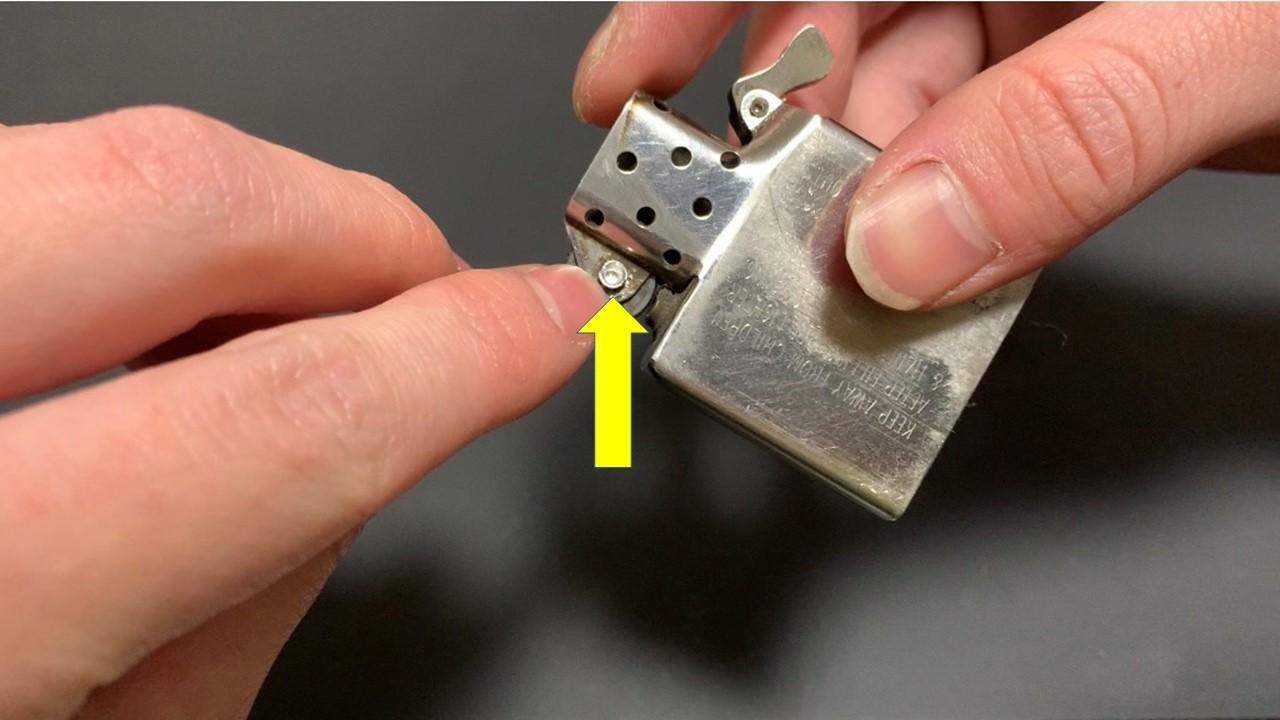Cấu Tạo Bật Lửa Zippo: Giải Thích Chi Tiết Từng Bộ Phận Và Nguyên Lý Hoạt Động 41 Đinh tán Rivet trên ruột bật lửa Zippo chính hãng