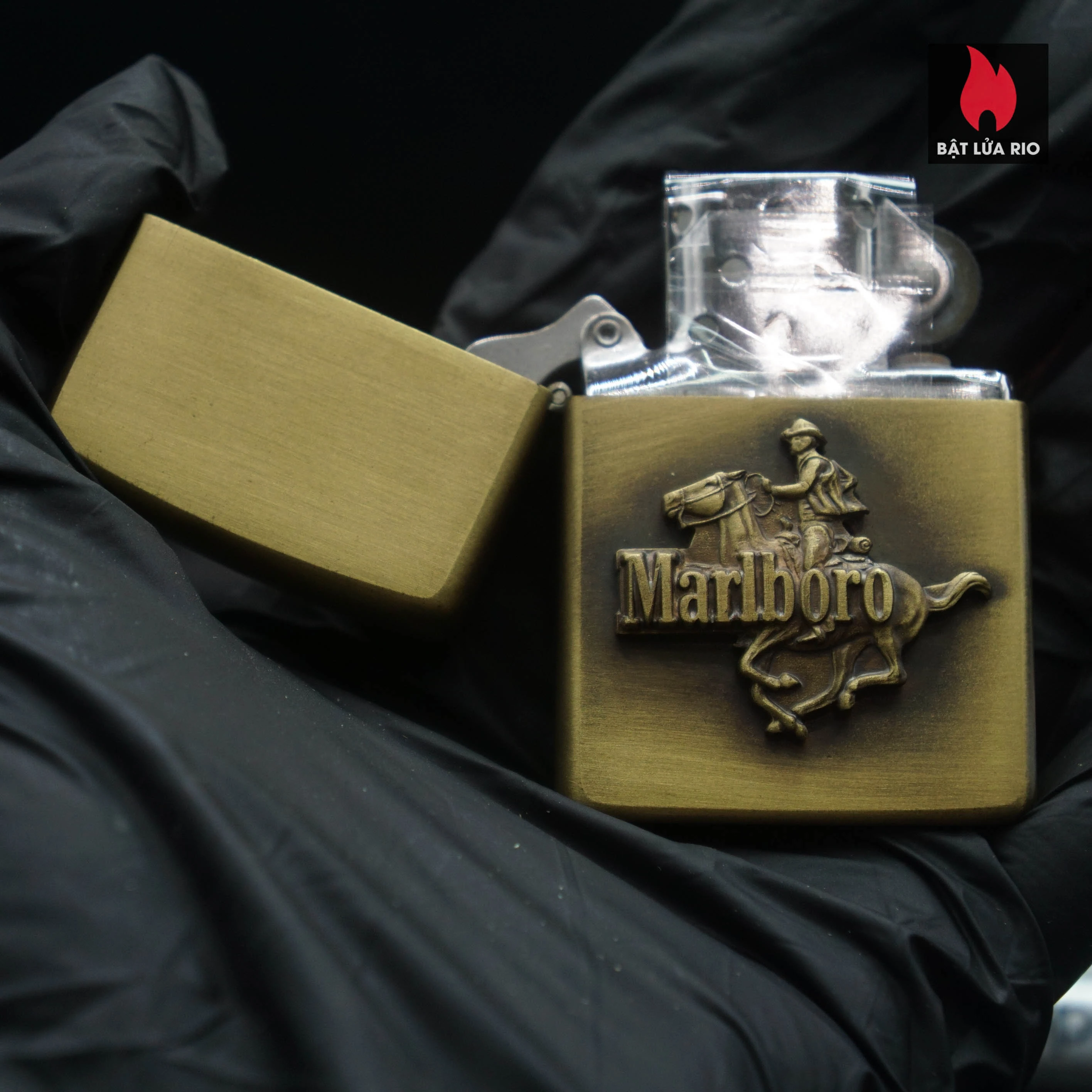 Zippo 1982 – New – Solid Brass – Đồng Nguyên Khối – Brass Zippo Marlboro Running HorseMan 1982 80 Zippo 1982 – New – Solid Brass – Đồng Nguyên Khối – Brass Zippo Marlboro Running HorseMan 1982 24