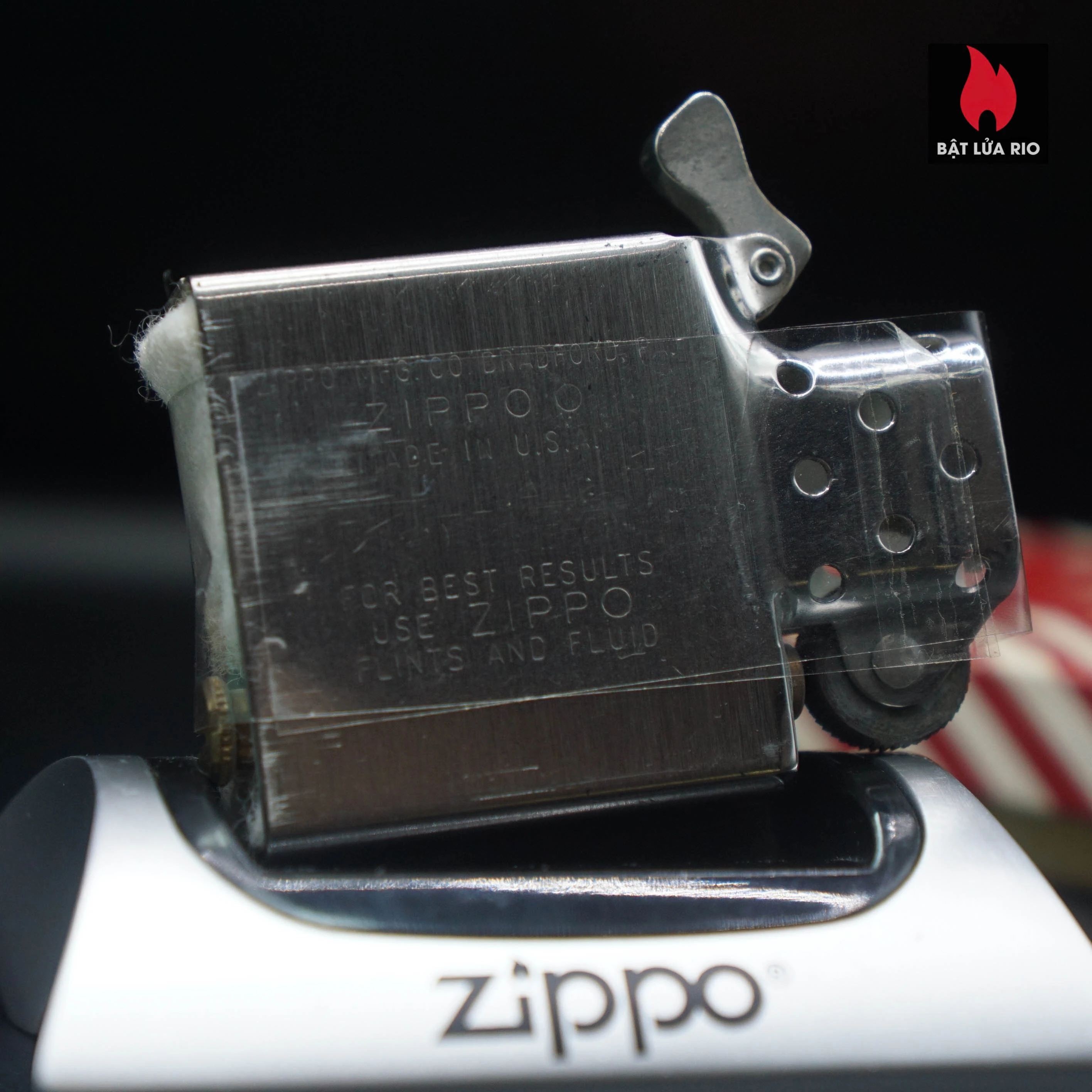 Zippo 1982 – New – Solid Brass – Đồng Nguyên Khối – Brass Zippo Marlboro Running HorseMan 1982 84 Zippo 1982 – New – Solid Brass – Đồng Nguyên Khối – Brass Zippo Marlboro Running HorseMan 1982 27