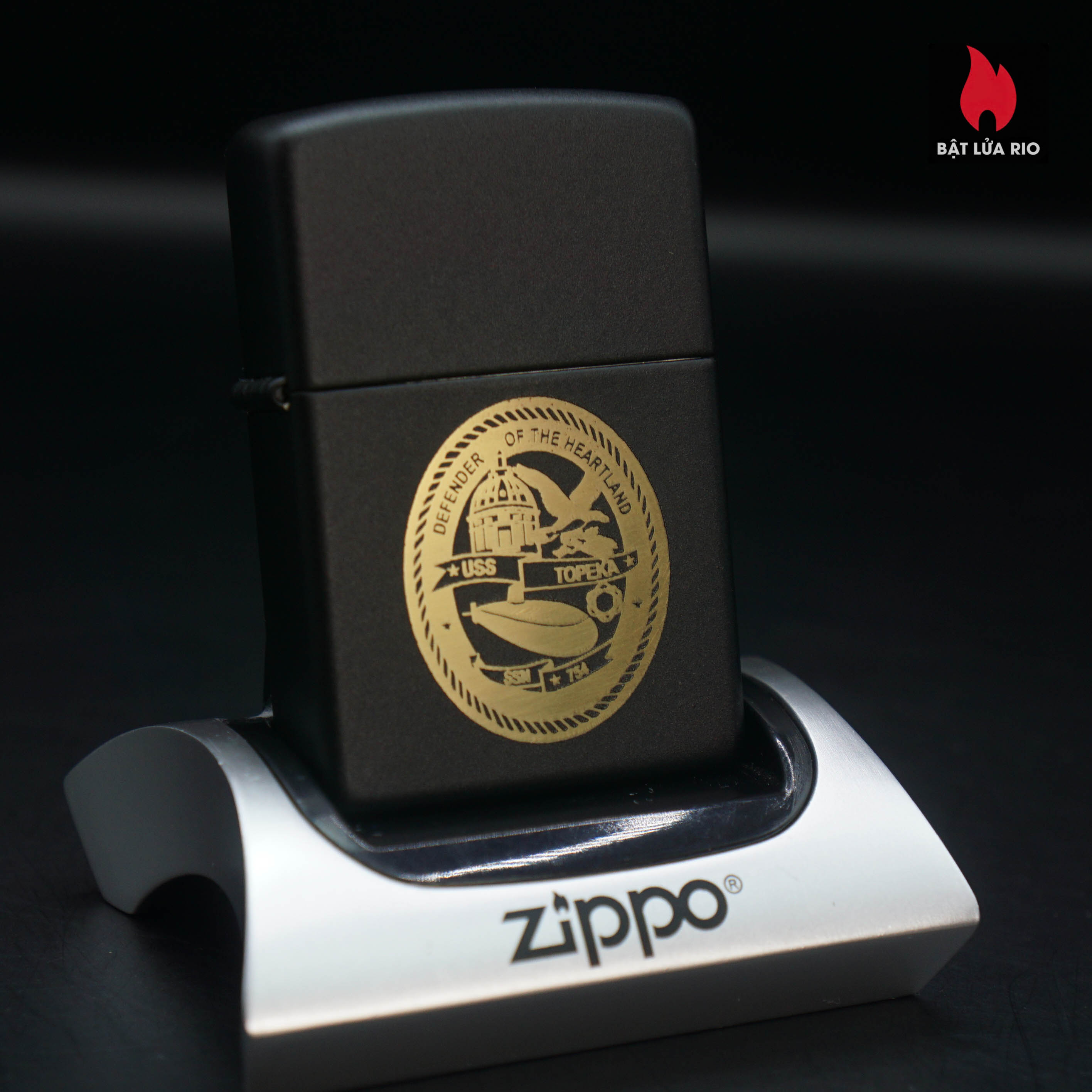Home 42 Zippo 2003 – Black Matte – USS Topeka (SSN-754) – Tàu Ngầm Tấn Công