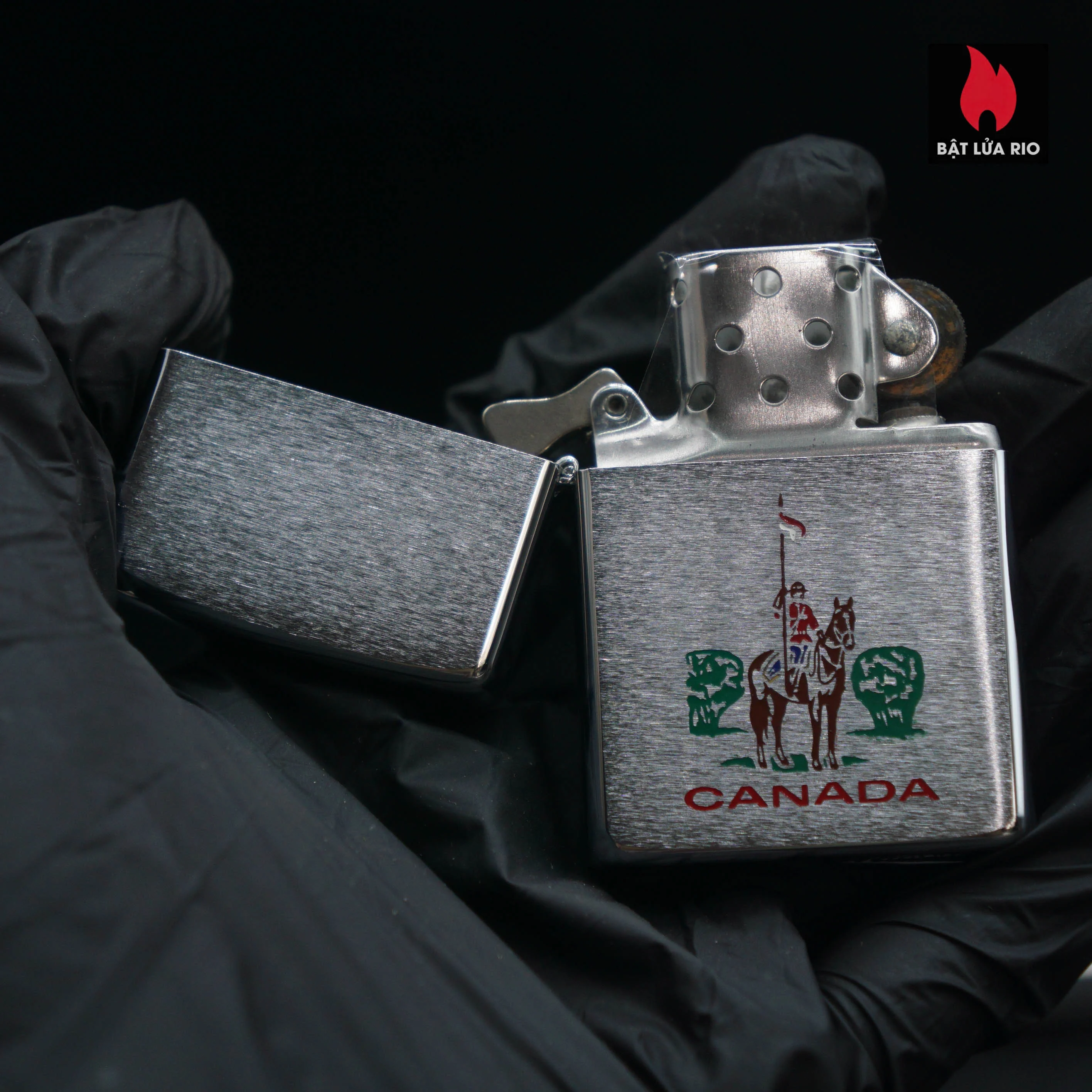 Zippo Canada 1975-1986 – RCMP - Royal Canadian Mounted Police – Cảnh sát Hoàng gia Canada 42 Zippo Canada 1975-1986 – RCMP - Royal Canadian Mounted Police – Cảnh sát Hoàng gia Canada 16