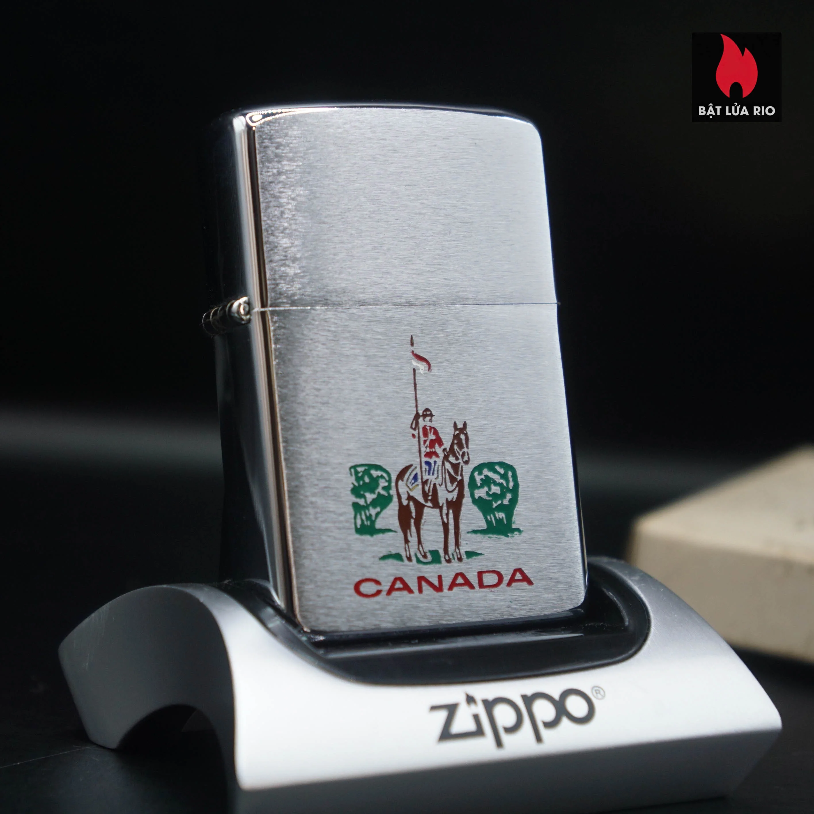 Home 46 Zippo Canada 1975-1986 – RCMP - Royal Canadian Mounted Police – Cảnh sát Hoàng gia Canada