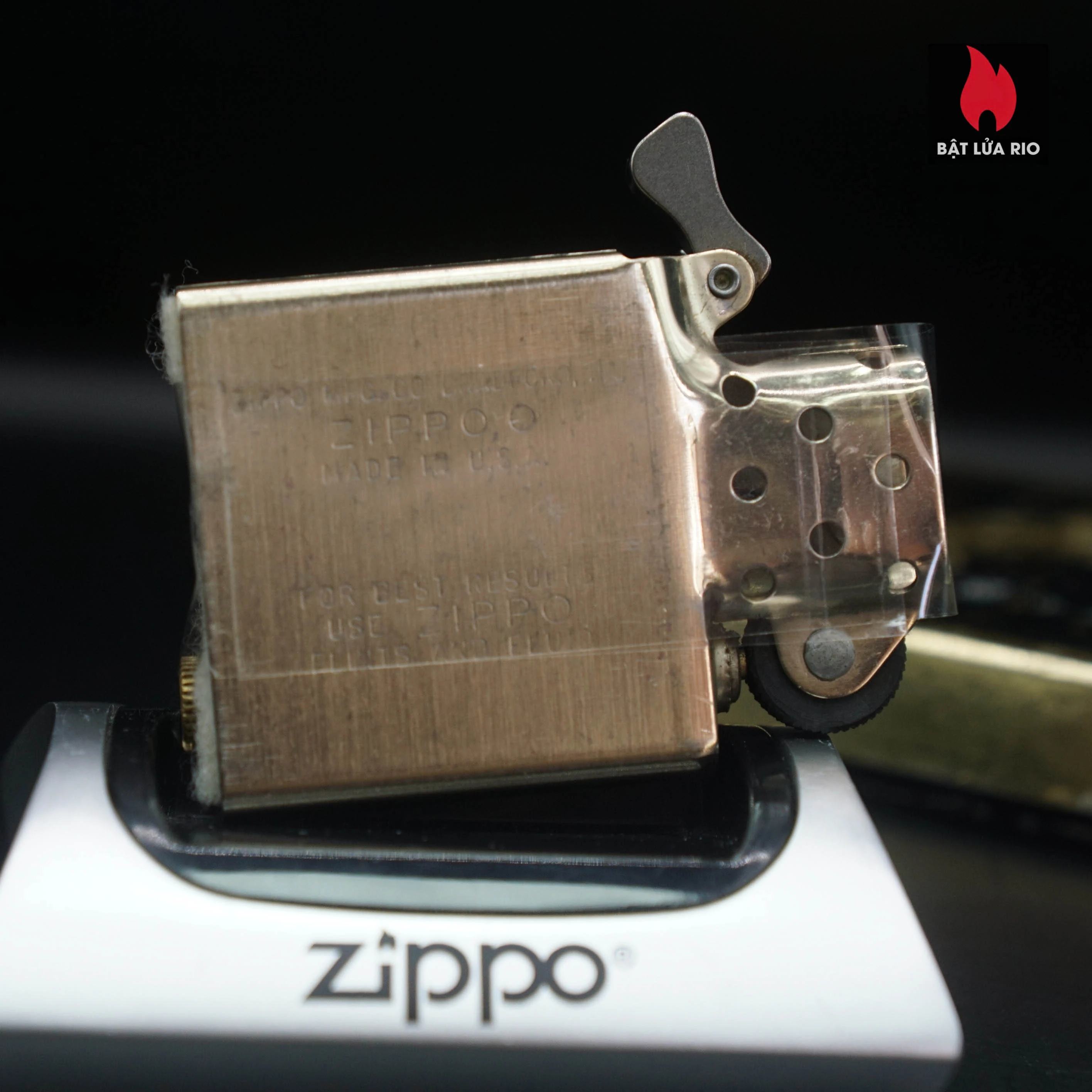 Zippo Chu Niên 1932-1982 – Đồng Khối – Commemorative 1932-1982 50th Anniversary – Chủ Đề Zippo 80 Zippo Chu Niên 1932-1982 – Đồng Khối – Commemorative 1932-1982 50th Anniversary – Chủ Đề Zippo 26