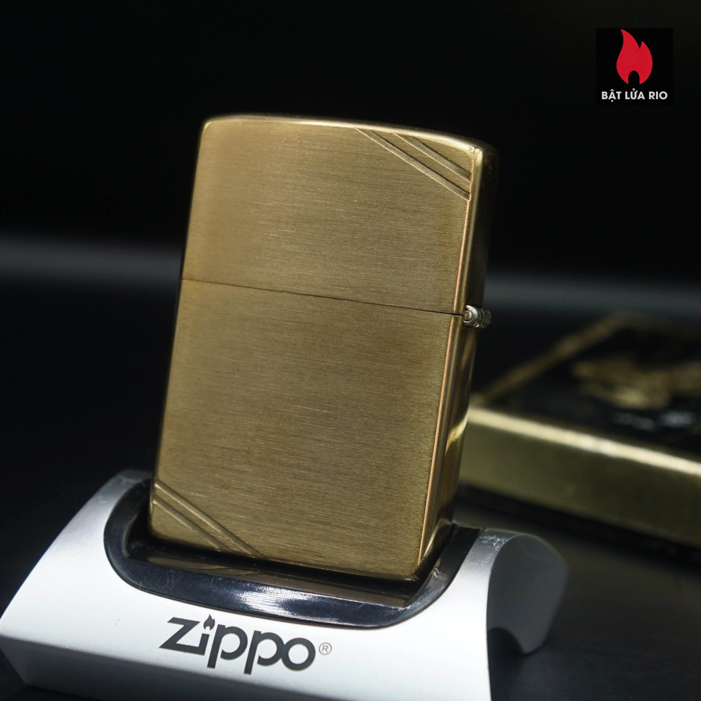 Zippo Chu Niên 1932-1982 – Đồng Khối – Commemorative 1932-1982 50th Anniversary – Chủ Đề Zippo 60 Zippo Chu Niên 1932-1982 – Đồng Khối – Commemorative 1932-1982 50th Anniversary – Chủ Đề Zippo 5
