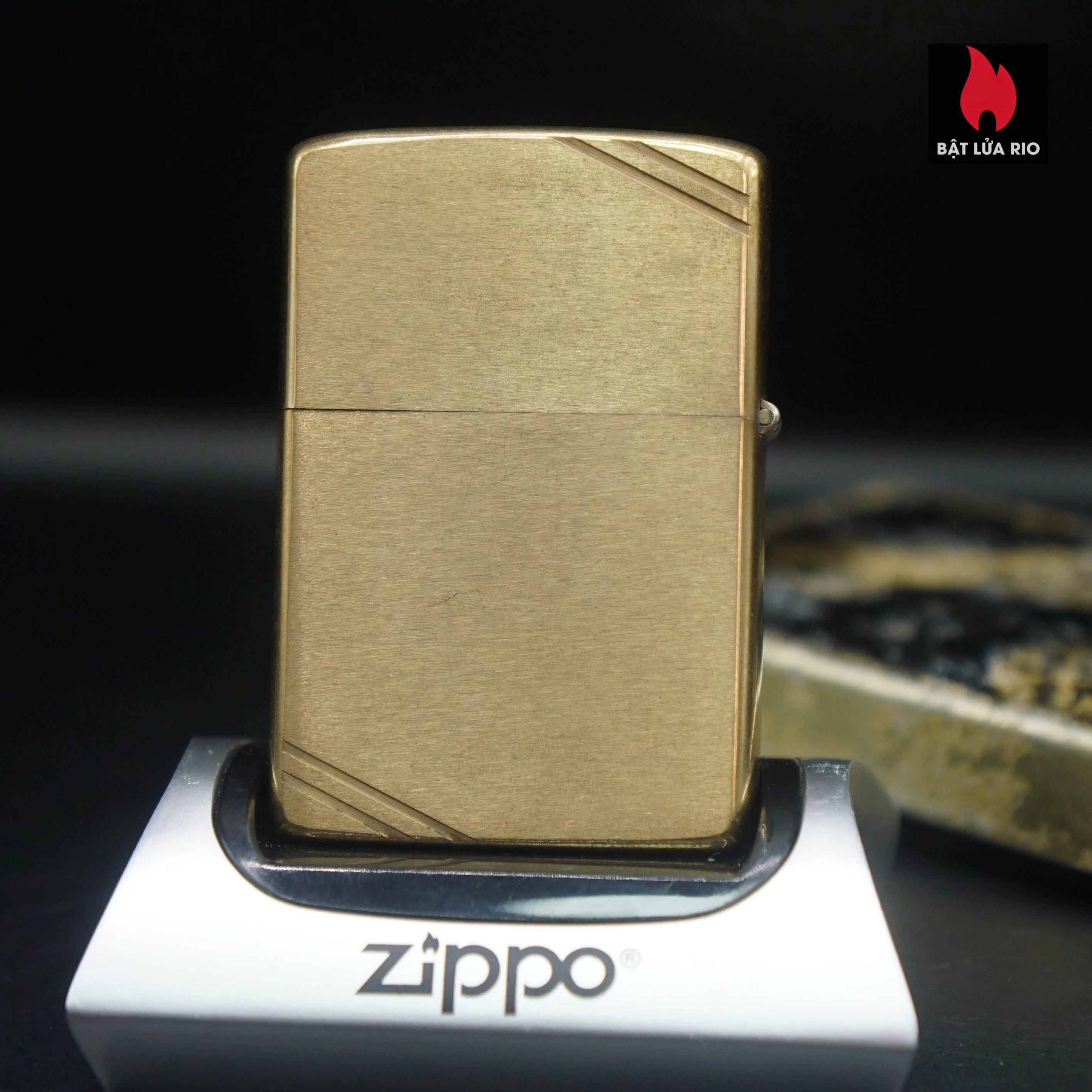 Zippo Chu Niên 1932-1982 – Đồng Khối – Commemorative 1932-1982 50th Anniversary – Trơn 2 mặt 61 Zippo Chu Niên 1932-1982 – Đồng Khối – Commemorative 1932-1982 50th Anniversary – Trơn 2 mặt 7
