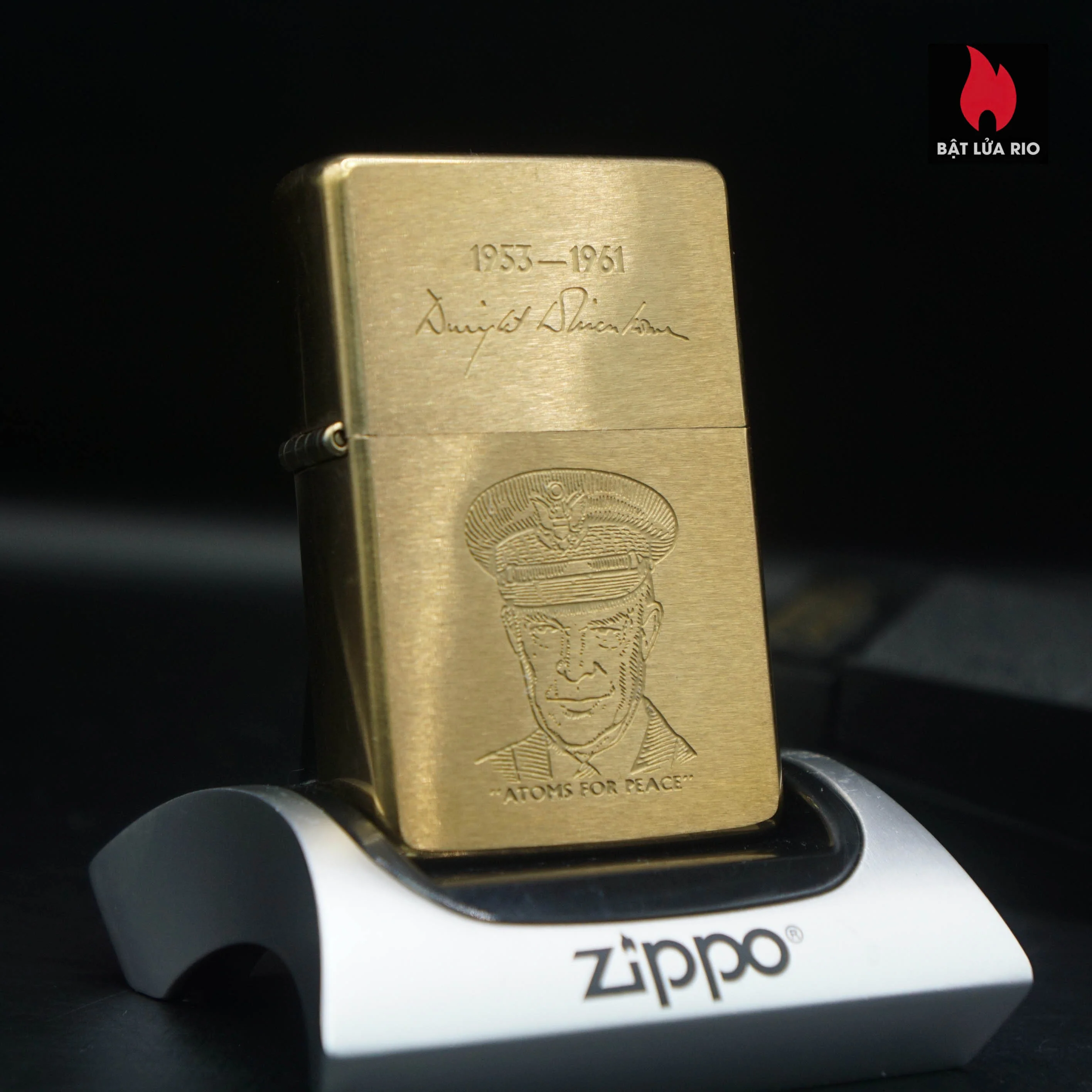 Home 42 Zippo La Mã 1989 – Vintage 1937 – Presidential Series – Tổng thống Mỹ Dwight D. Eisenhower