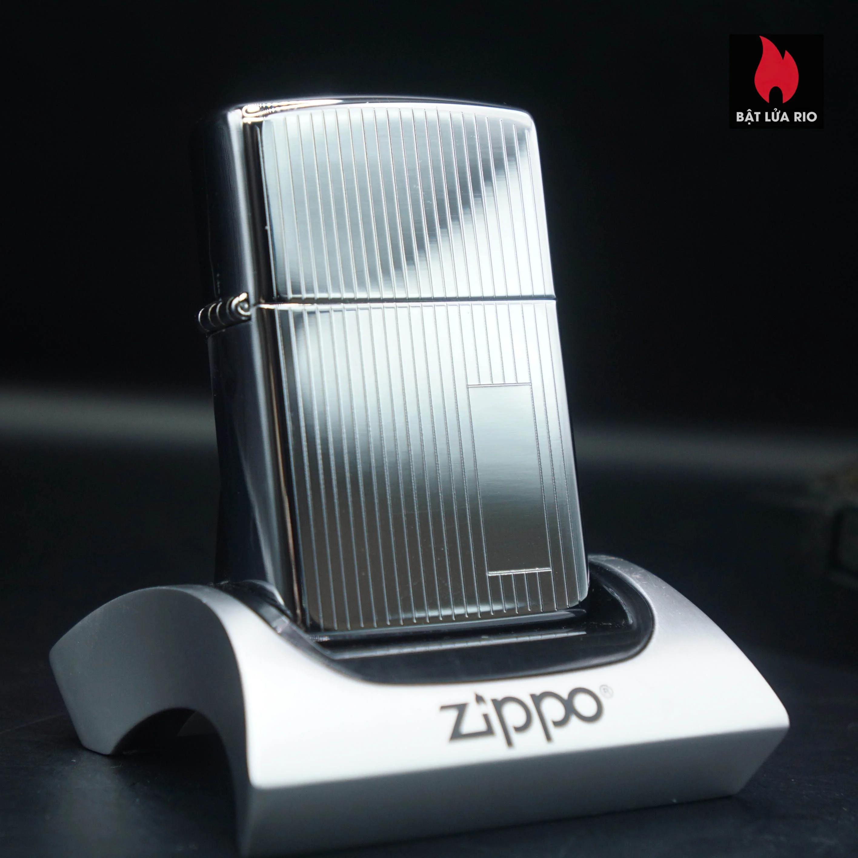 Home 46 Zippo La Mã 1995 – Engine Turned High Polish Chrome – Zippo Sọc Dưa
