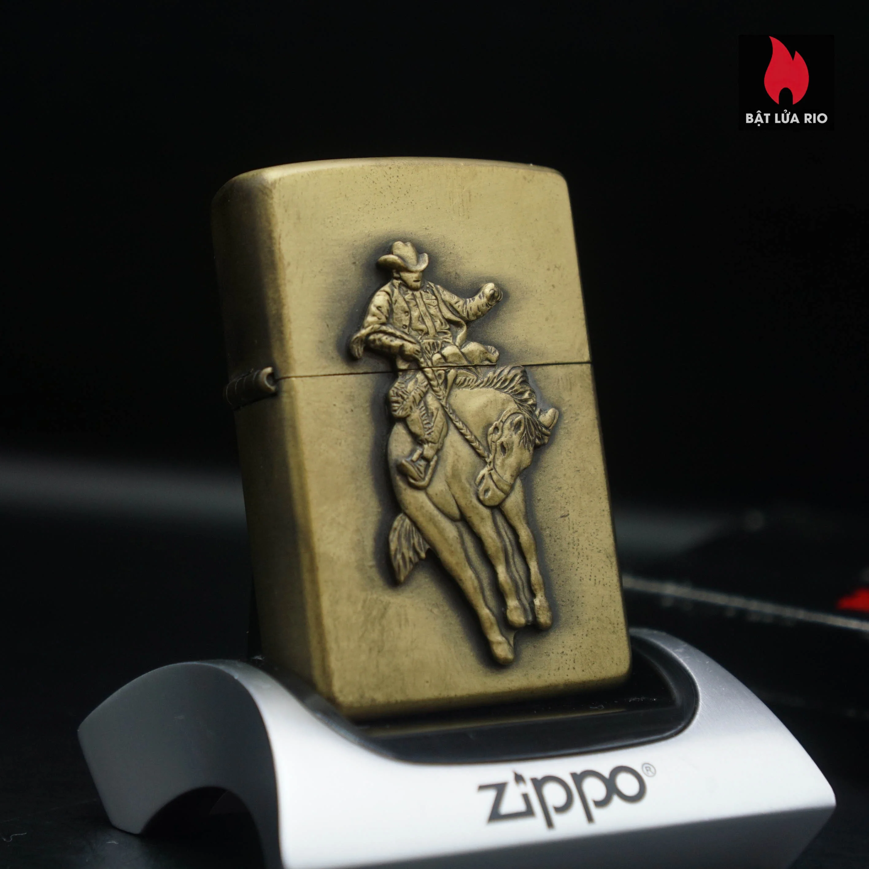 Zippo La Mã 1998 – Zippo Marlboro Cowboy – Brass Emblem – MarlboroThe Original