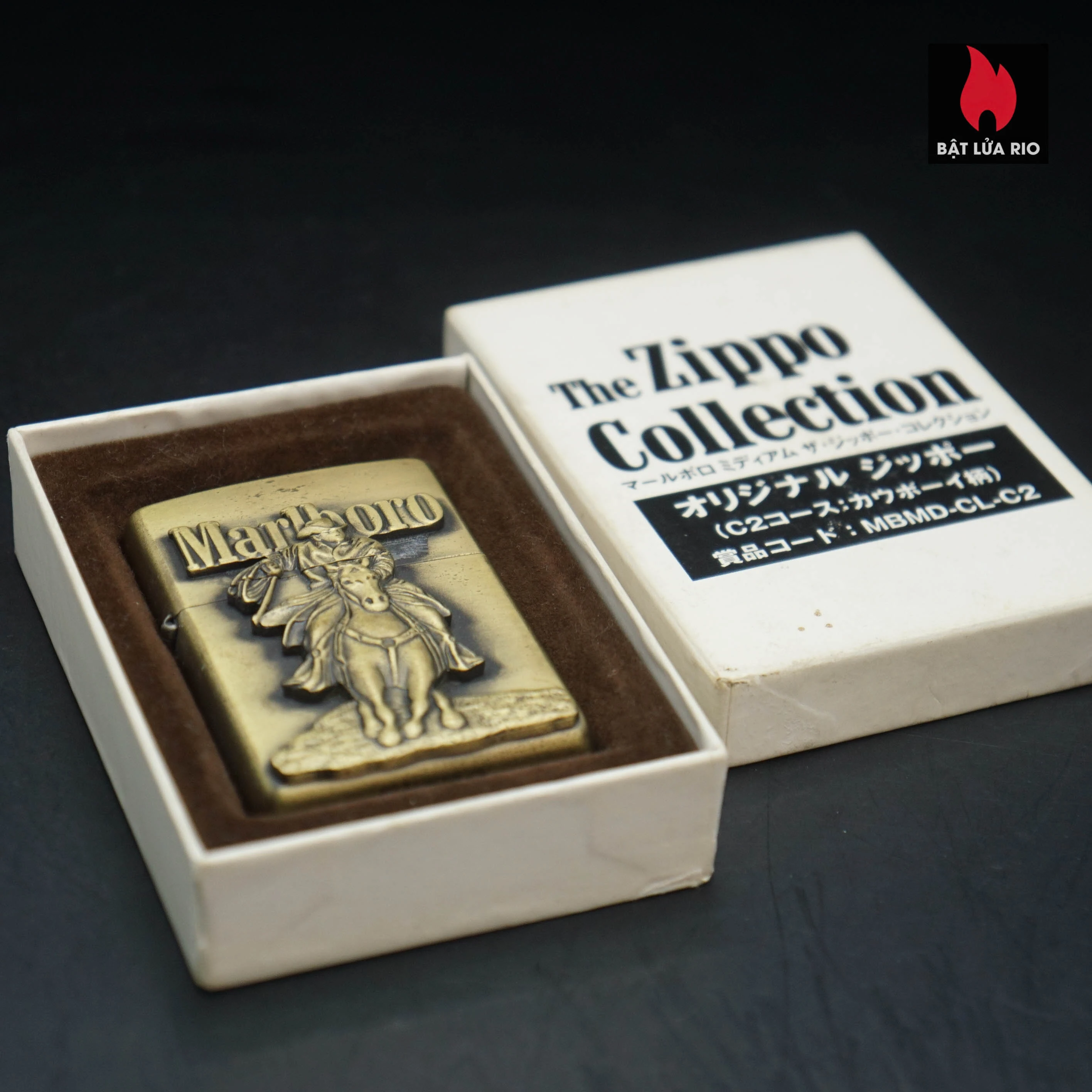 Zippo La Mã 1999 – Solid Brass – Marlboro Medium The Zippo Collection 104 Zippo La Mã 1999 – Solid Brass – Marlboro Medium The Zippo Collection 1