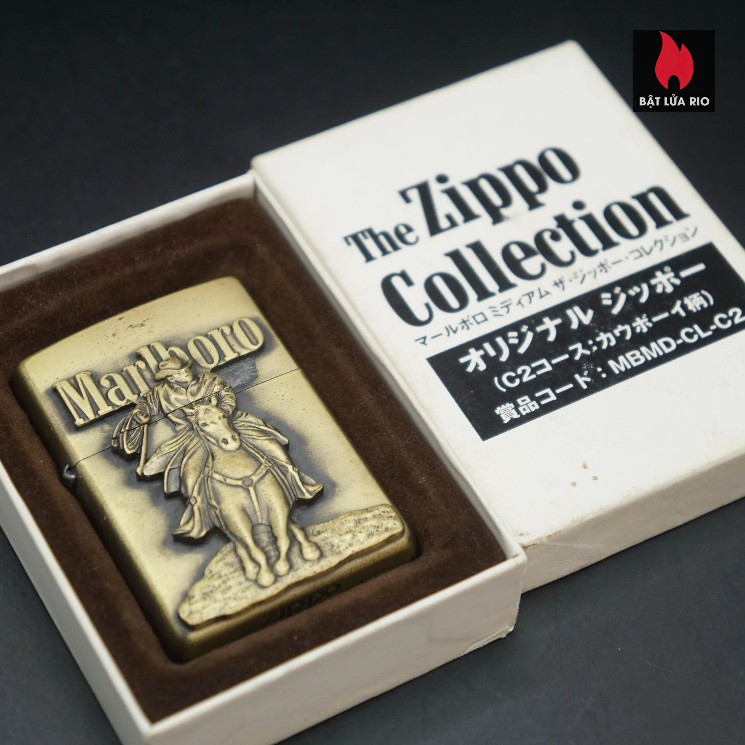 Zippo La Mã 1999 – Solid Brass – Marlboro Medium The Zippo Collection 105 Zippo La Mã 1999 – Solid Brass – Marlboro Medium The Zippo Collection 2