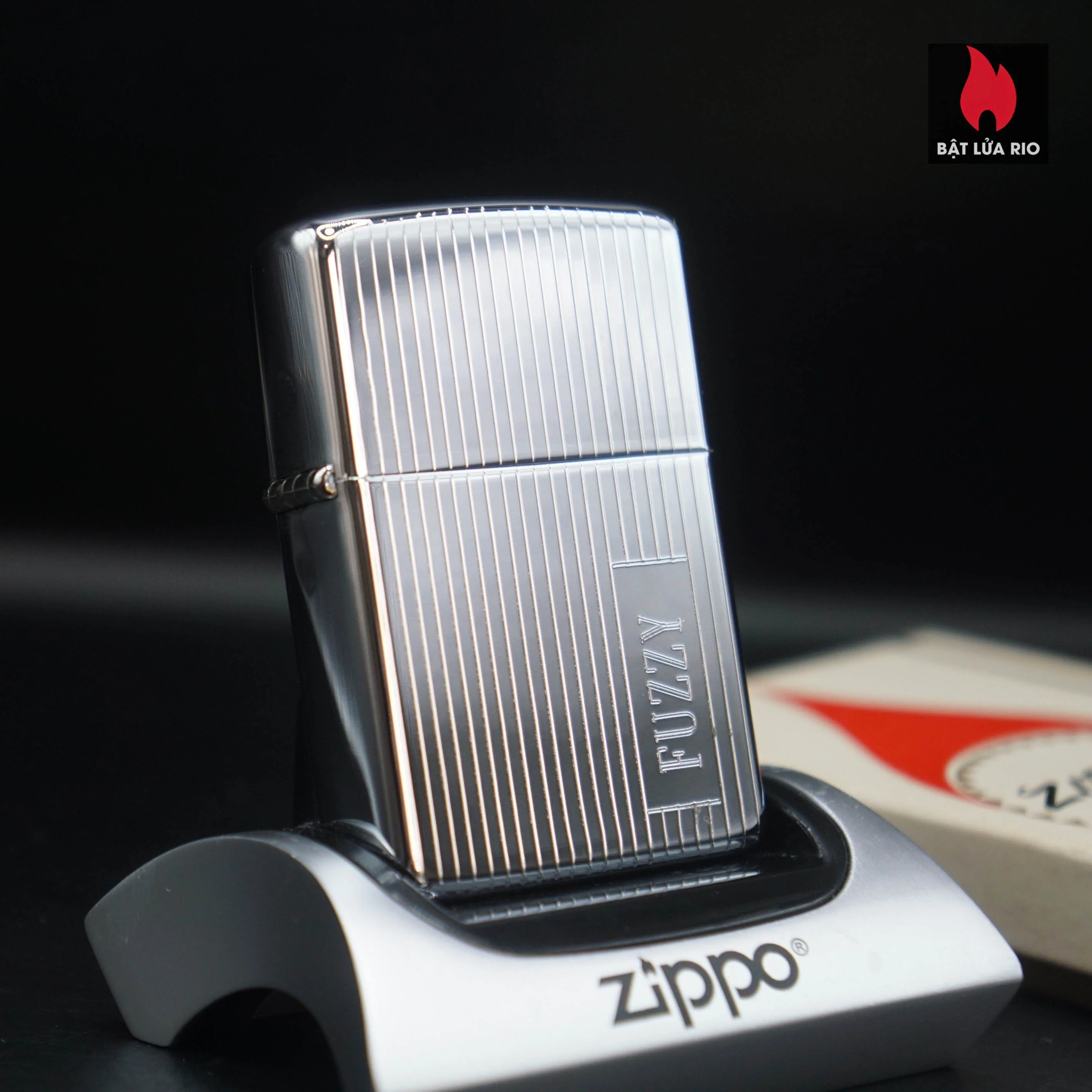 Home 40 Zippo Xưa 1968 – Engine Turned High Polish Chrome – Zippo Sọc Dưa – FUZZY