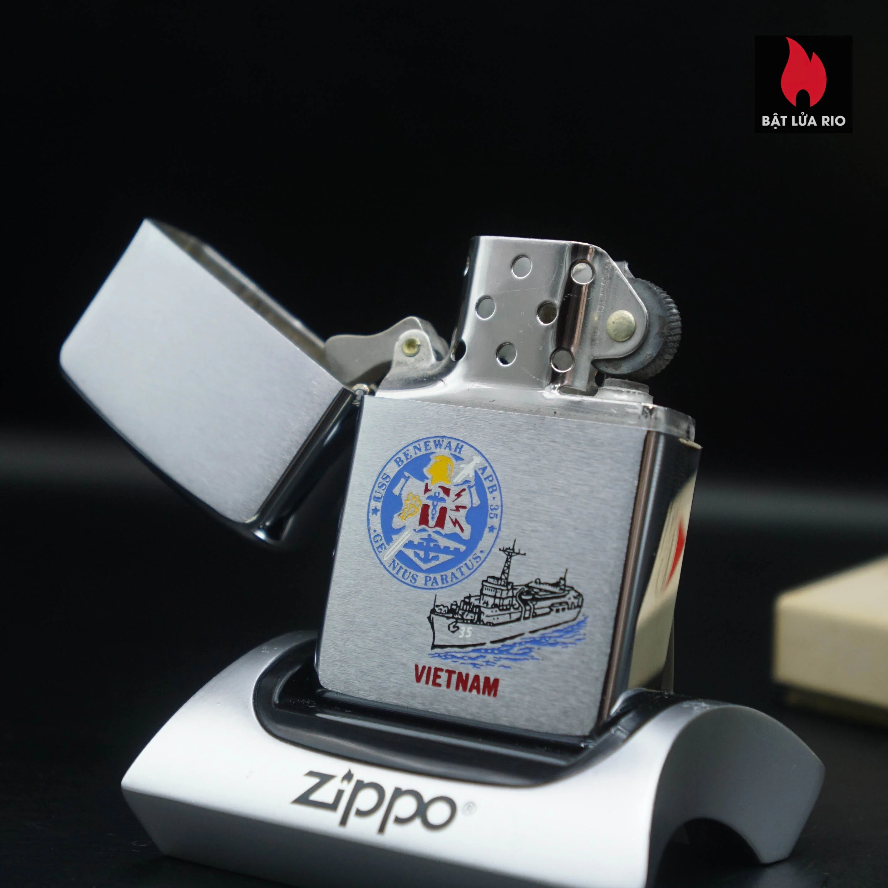 Zippo Xưa 1969 – Việt Nam War – USS Benewah APB-35 – Tàu Chiến Doanh Trại 4 Zippo Xưa 1969 – Việt Nam War – USS Benewah APB-35 – Tàu Chiến Doanh Trại 5