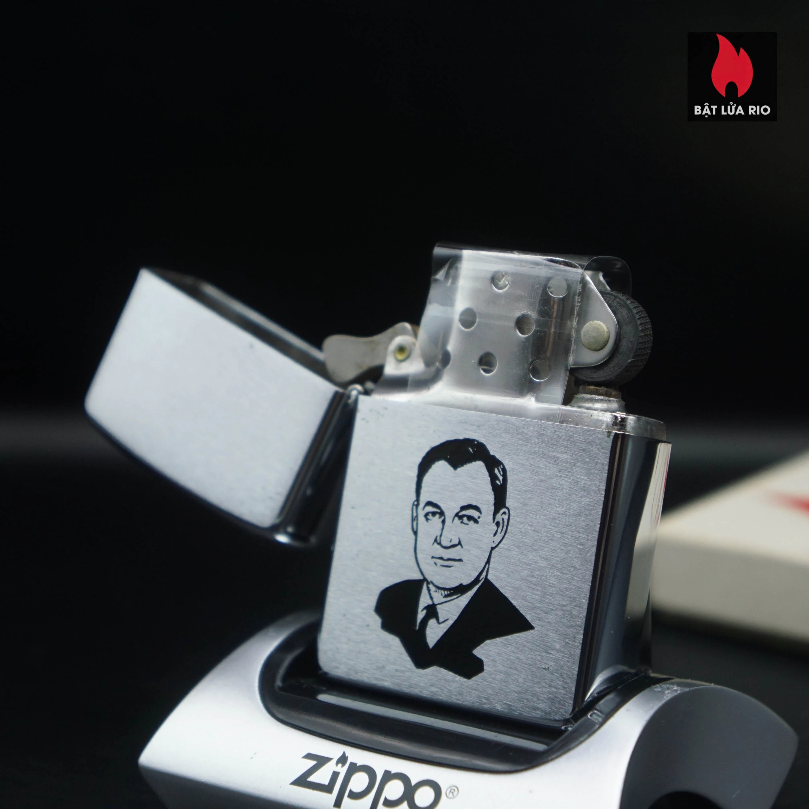 Zippo Xưa 1970 – Brushed Chrome – Claude R. Kirk Jr. – Cựu Thống đốc Florida – New 44 Zippo Xưa 1970 – Brushed Chrome – Claude R. Kirk Jr. – Cựu Thống đốc Florida – New 4