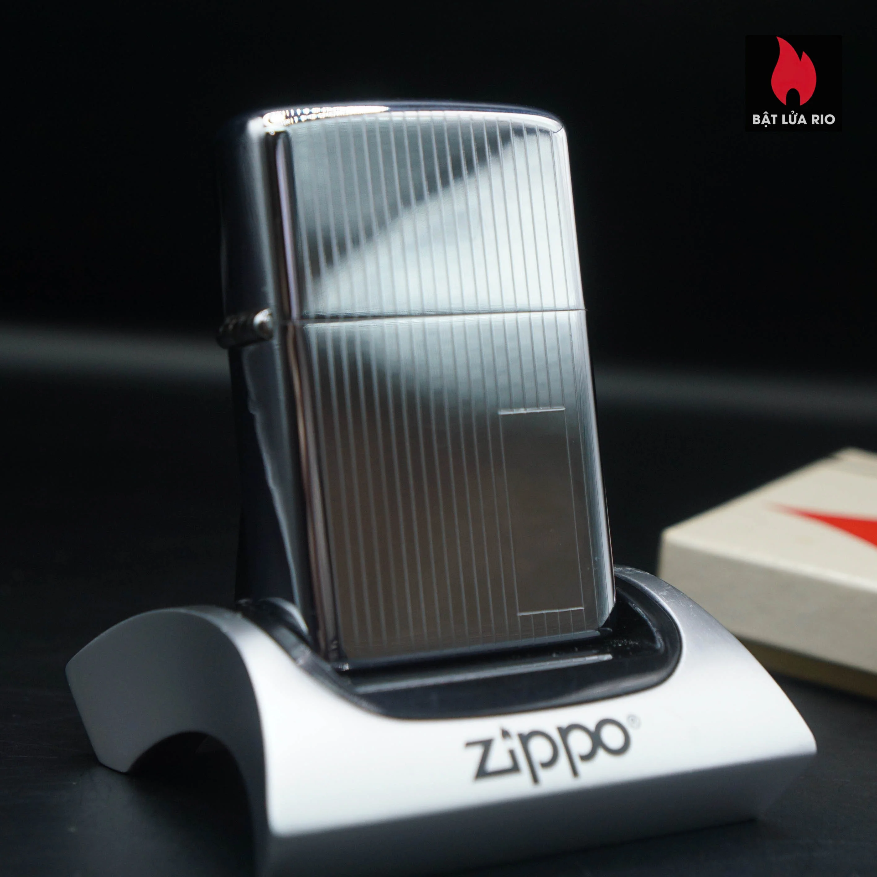 Zippo Xưa 1973 – Engine Turned High Polish Chrome – Zippo Sọc Dưa