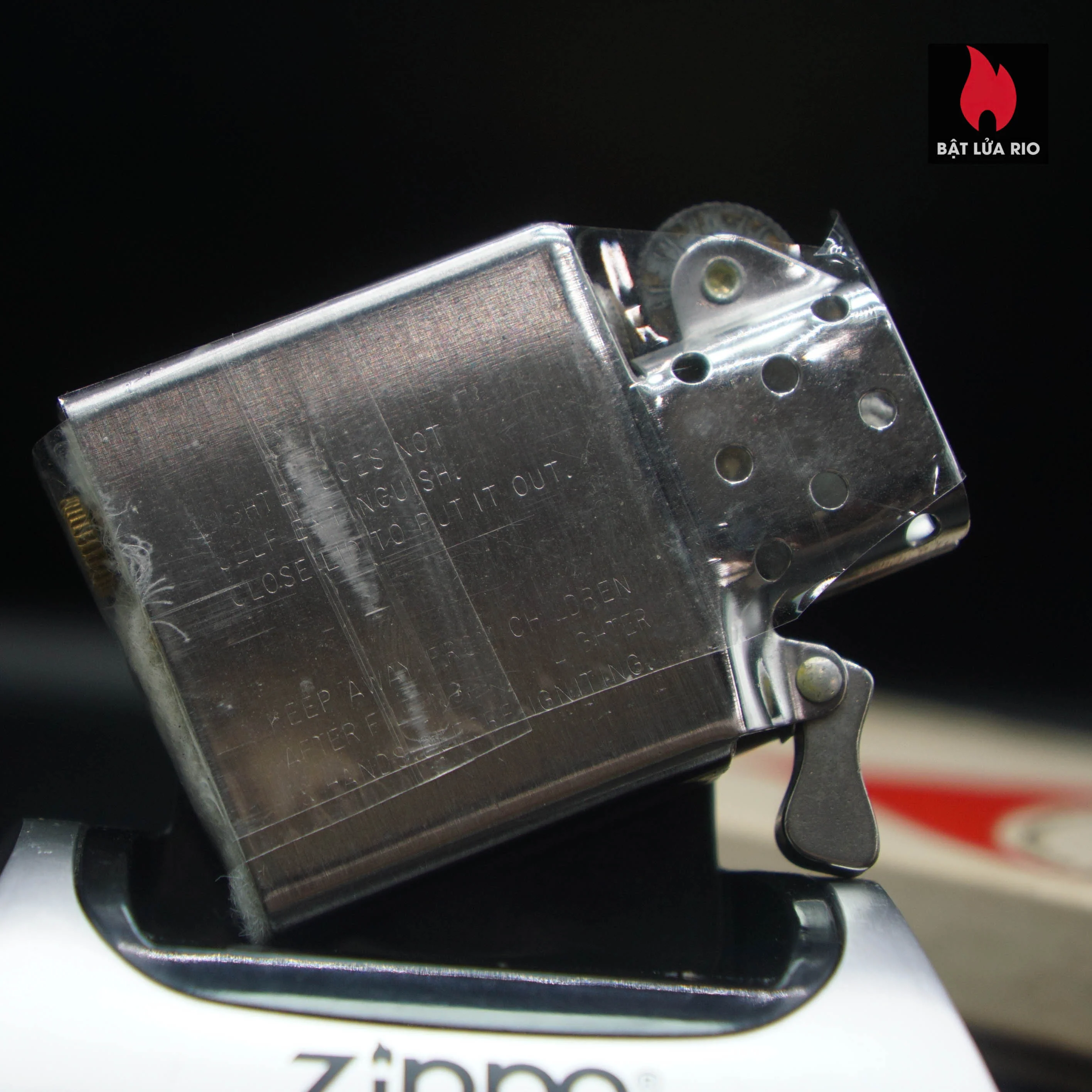 Zippo Xưa 1975 – Saint Michael US Army – Thánh Michael hộ mệnh cho Lục quân Hoa Kỳ 17 Zippo Xưa 1975 – Saint Michael US Army – Thánh Michael hộ mệnh cho Lục quân Hoa Kỳ 17