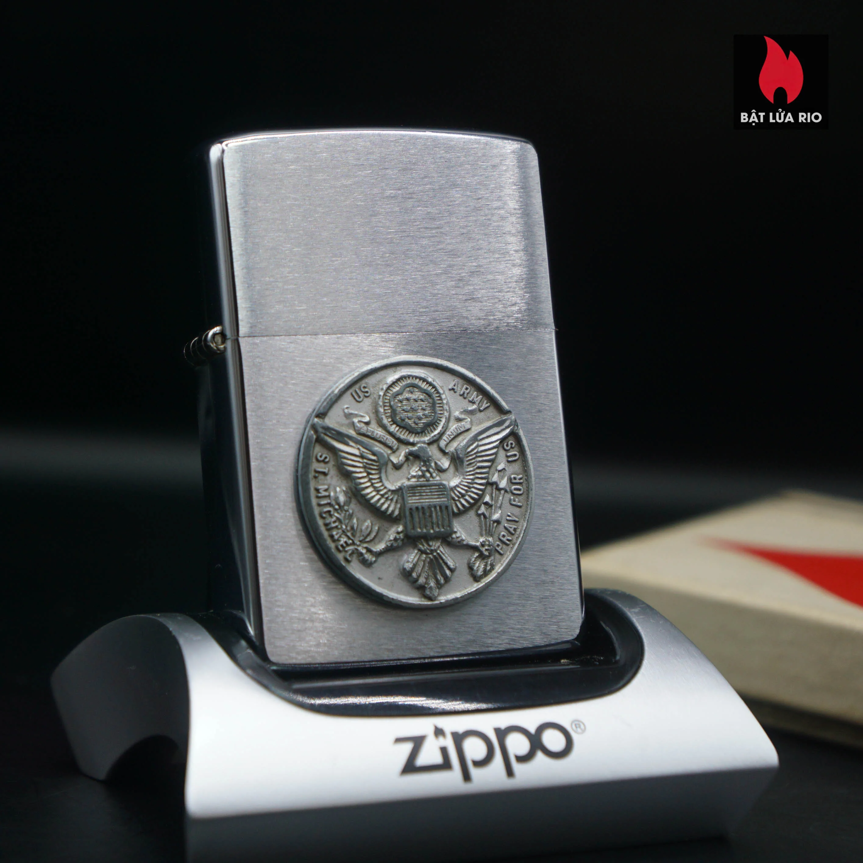 Home 48 Zippo Xưa 1975 – Saint Michael US Army – Thánh Michael hộ mệnh cho Lục quân Hoa Kỳ