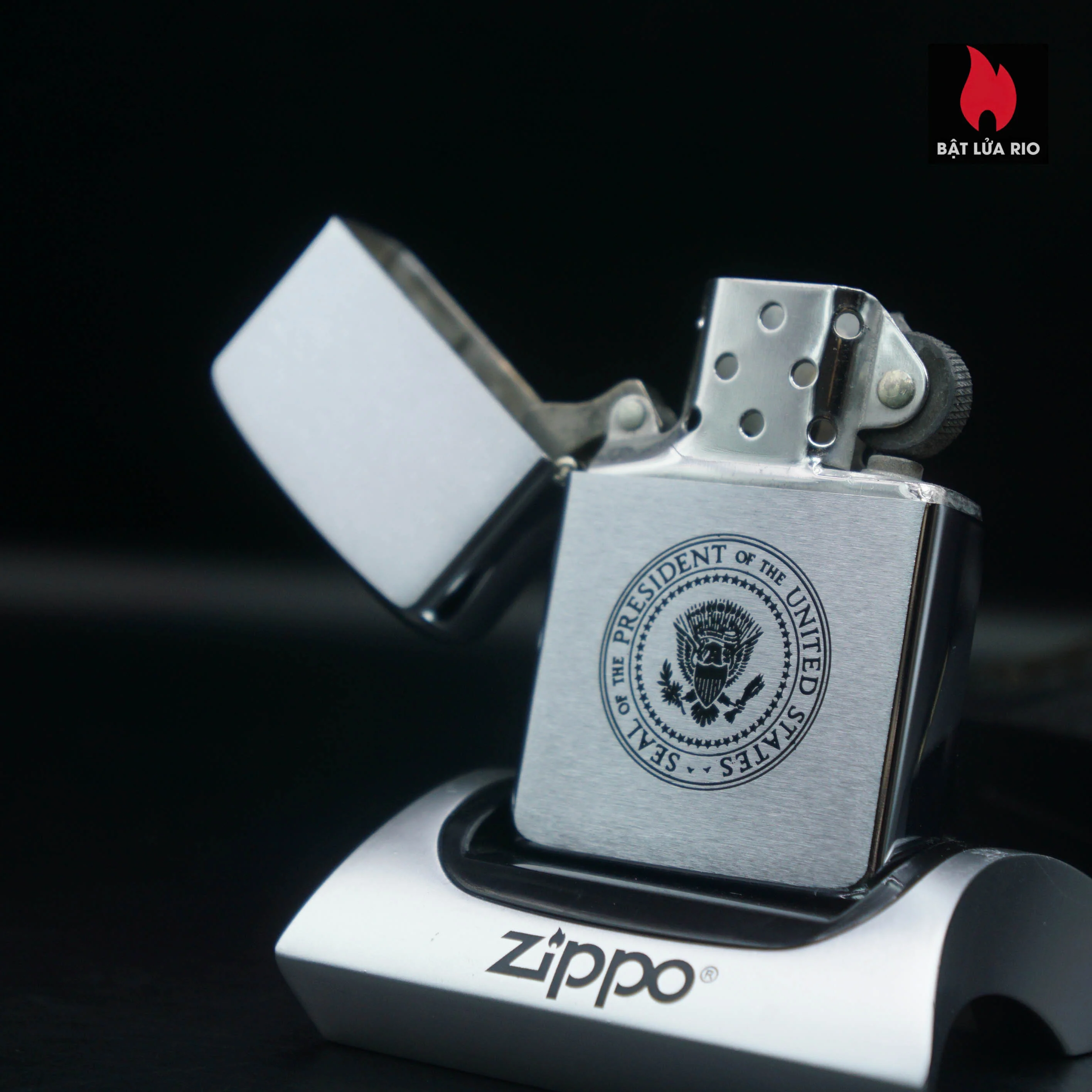 Zippo Xưa 1987 – Seal Of The President Of The United States – Marine One 48 Zippo Xưa 1987 – Seal Of The President Of The United States – Marine One 5